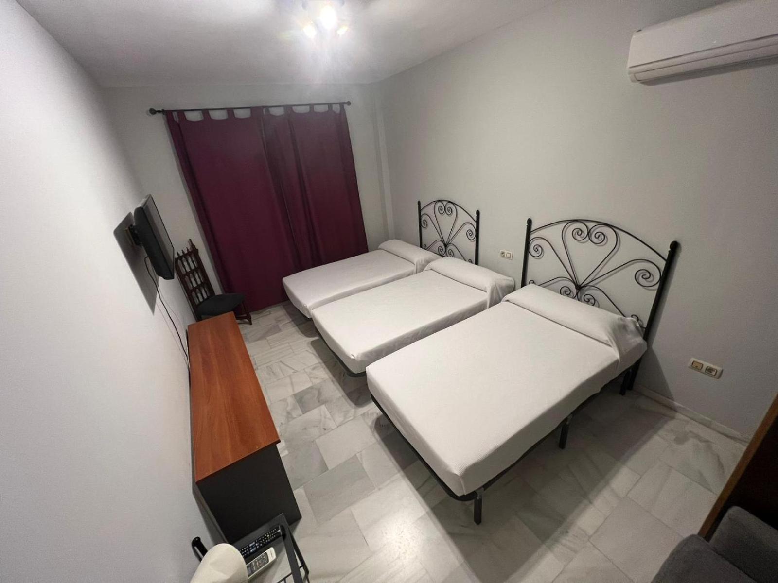 Hostal El Pasaje Пуенте-Хеніль Екстер'єр фото