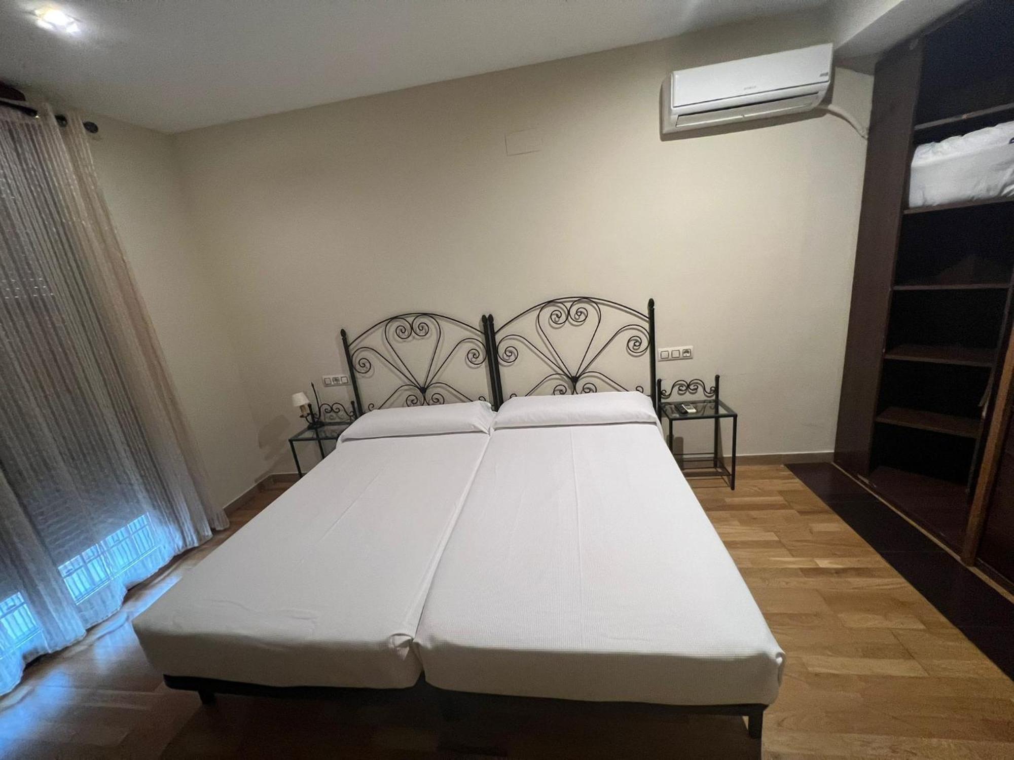 Hostal El Pasaje Пуенте-Хеніль Екстер'єр фото