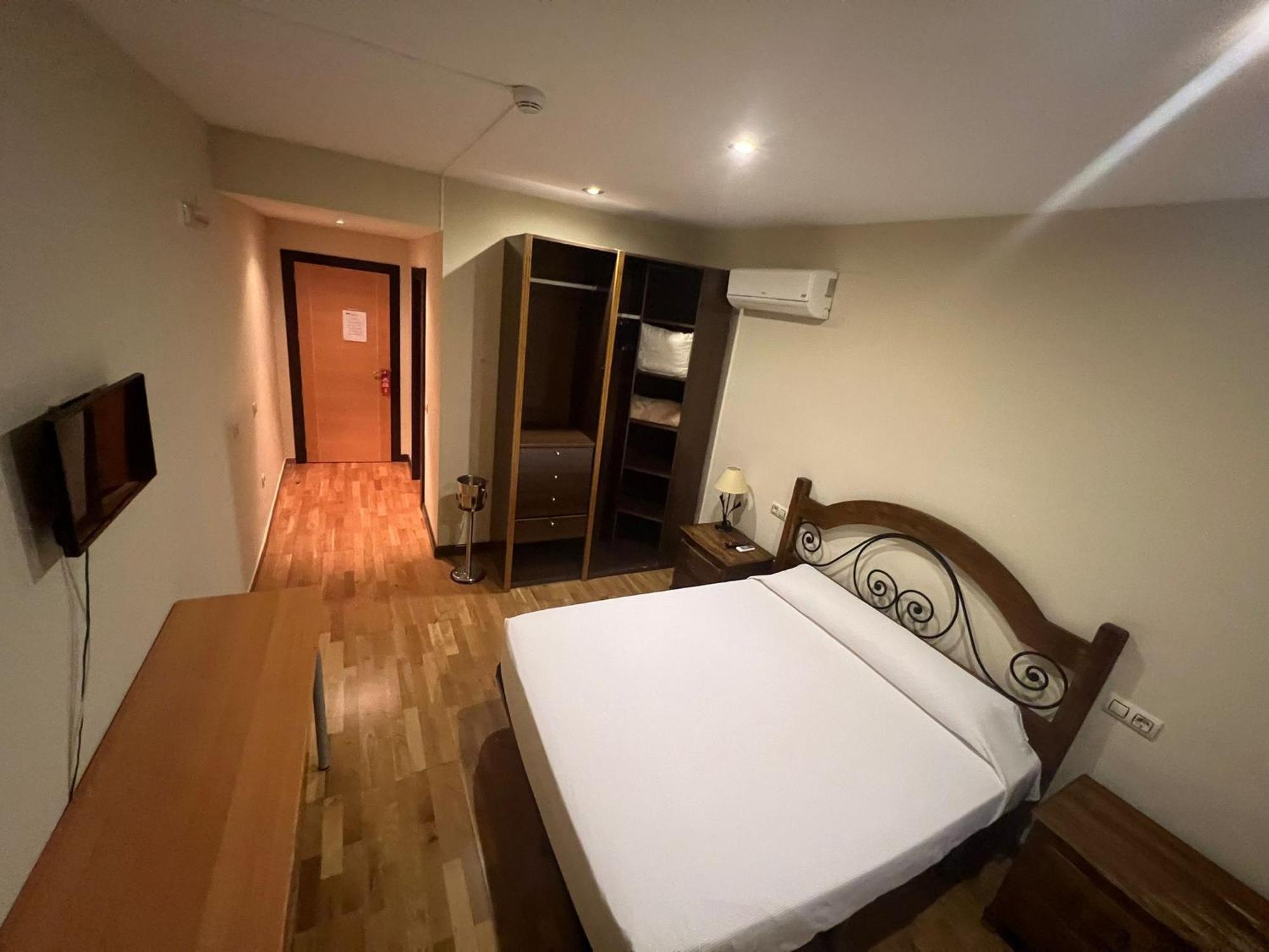 Hostal El Pasaje Пуенте-Хеніль Екстер'єр фото